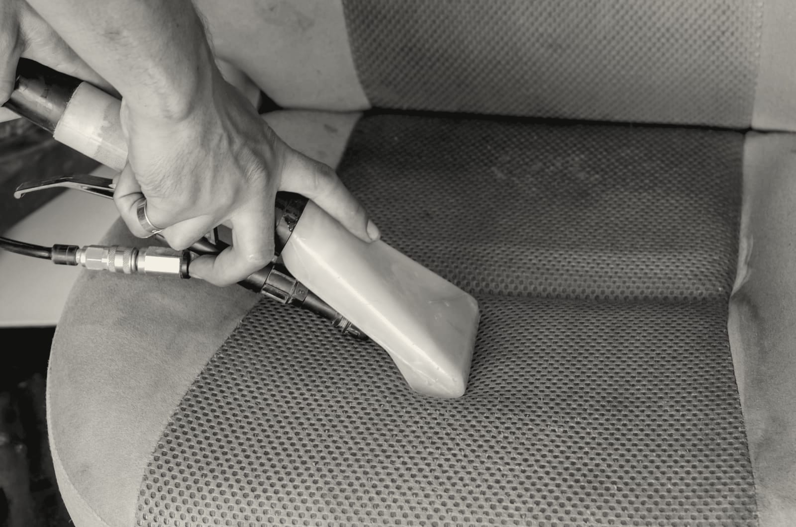 Extracting shampoo from a vehicle seat