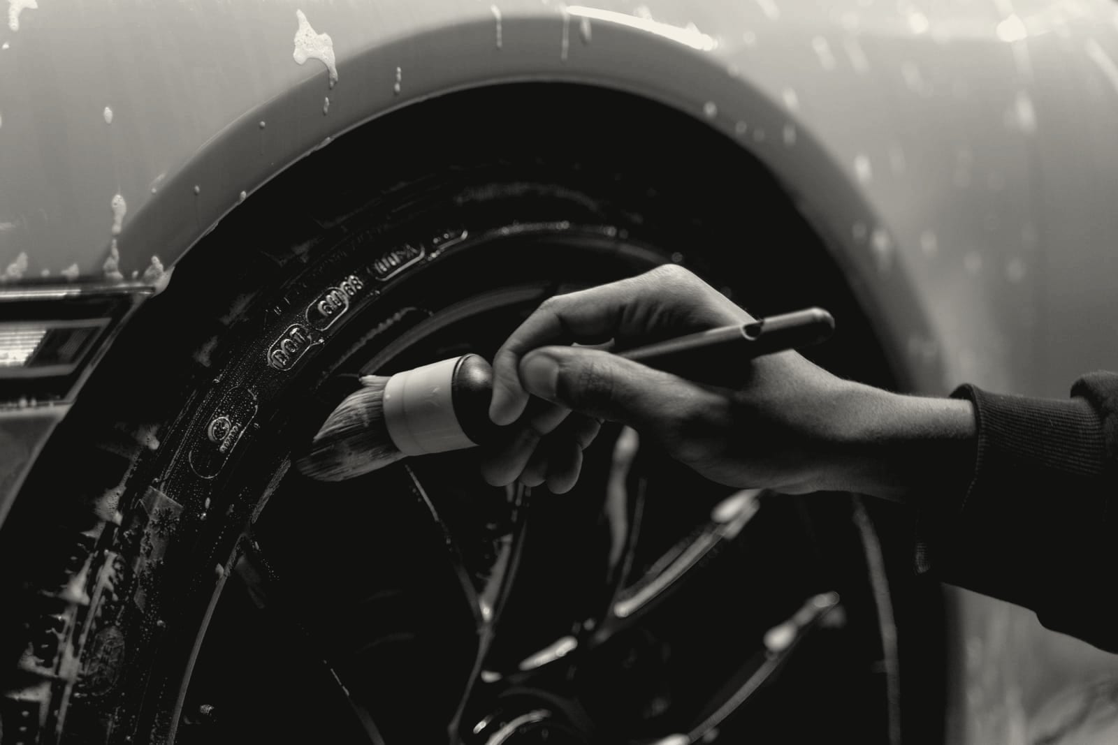 Dressing a tire after cleaning the wheel